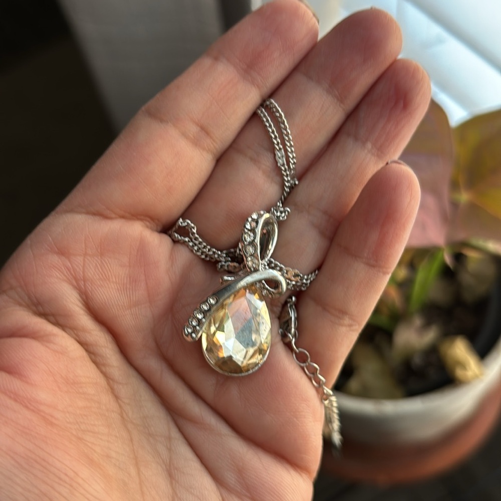 Silver Tone 18 KRGP Gold Plated Teardrop Rhinestone Charm Necklace Peach - Picture 11 of 11
